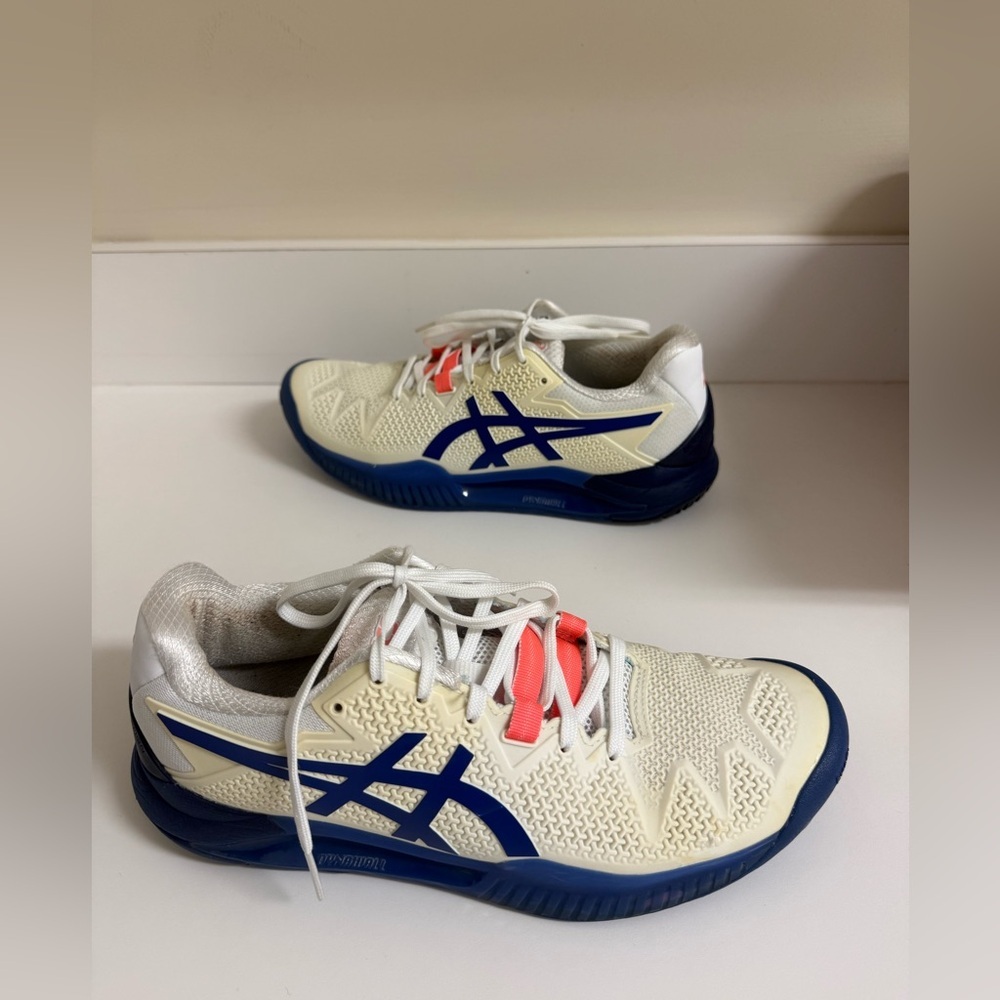 Asics Gel Resolution White and Blue Tennis Shoes. Great Condition. Size 7.5